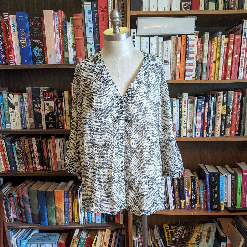 Jones New York Snake Pattern Button Up Size 16w - image 1